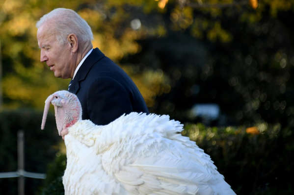 Joe Biden a graţiat doi curcani albi uriaşi, înainte de Ziua Recunoştinţei
