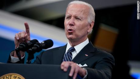 Joe Biden a promulgat o lege pentru relansarea producţiei de semiconductori în SUA