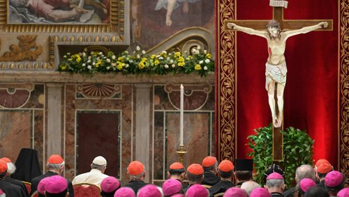 Vaticanul permite oficierea a până la patru slujbe în zilele de Crăciun, Anul Nou și Bobotează