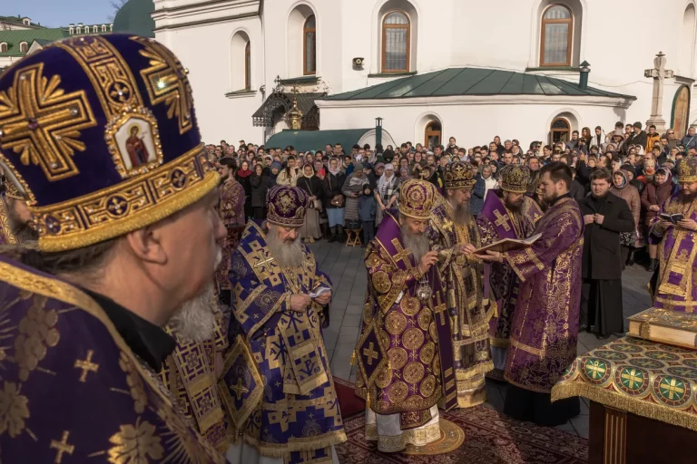 Parlamentul Ucrainei a adoptat un proiect de lege care interzice Biserica Ortodoxă Rusă