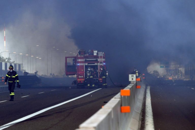 Un șofer român a fost rănit în explozia produsă pe autostrada din Bologna