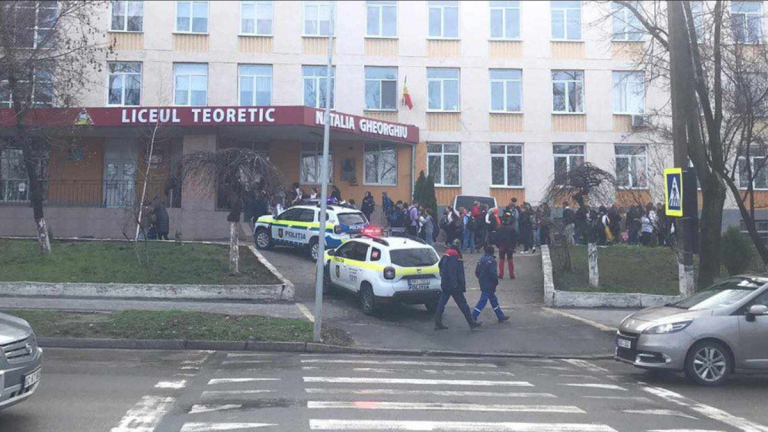 Alertă cu bombă la un liceu din Chișinău