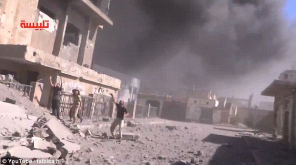 Bombardamente puternice în Nord-Estul Siriei. 22 de morţi într-un raid aerian la Deir ez-Zor (OSDO)