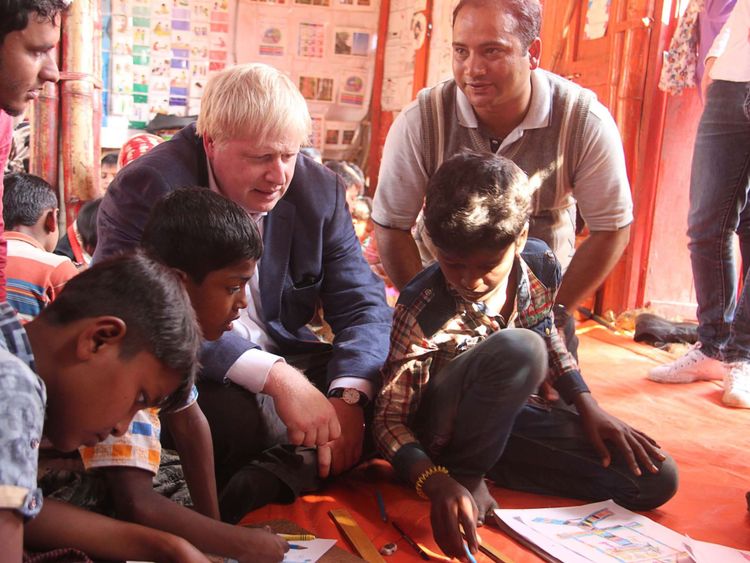 Myanmar: Boris Johnson a discutat cu omologul său Aung San Suu Kyi cu privire la criza musulmanilor rohingya