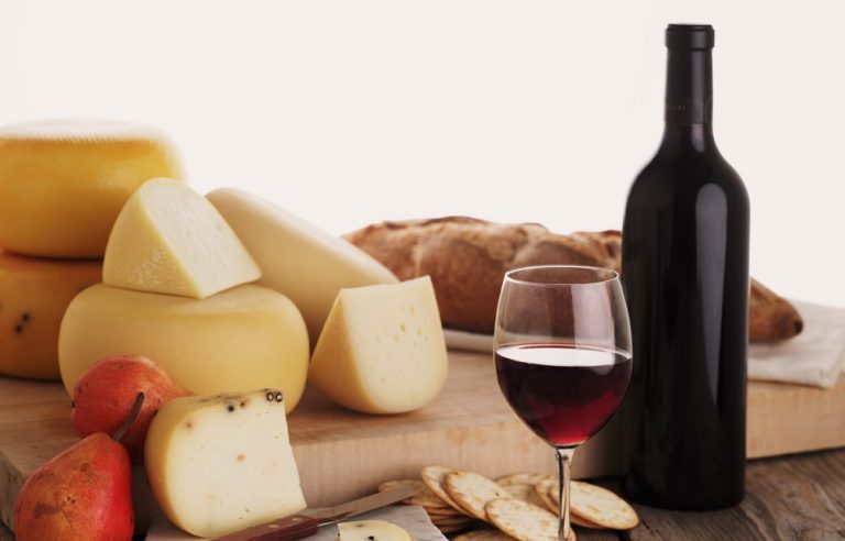 Pentru prima dată în istorie, Elveţia va importa în acest an mai multă brânză decât va exporta