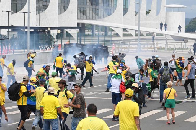 Susţinătorii fostului preşedinte Bolsonaro pătrund cu forţa în principalele instituţii ale puterii din Brasilia