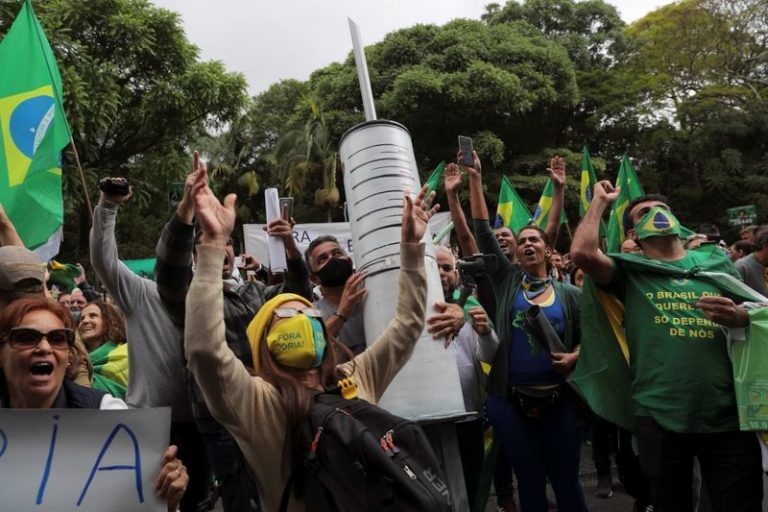 Proteste în Brazilia împotriva închiderii afacerilor considerate neesenţiale