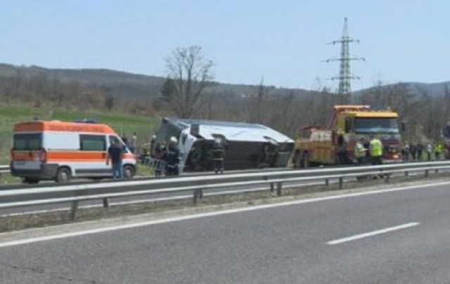 Bulgaria: 15 morți şi 27 de răniţi într-un accident de autocar