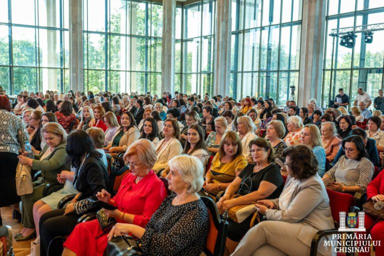 Circa 400 de profesori au participat la Forumul municipal al cadrelor didactice