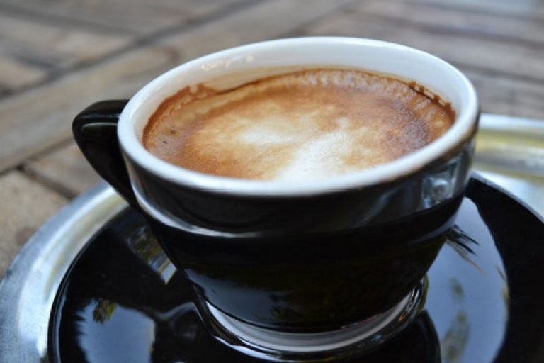 Directorul unei școli din Japonia a fost demis pentru o jumătate de ceașcă de cafea în plus