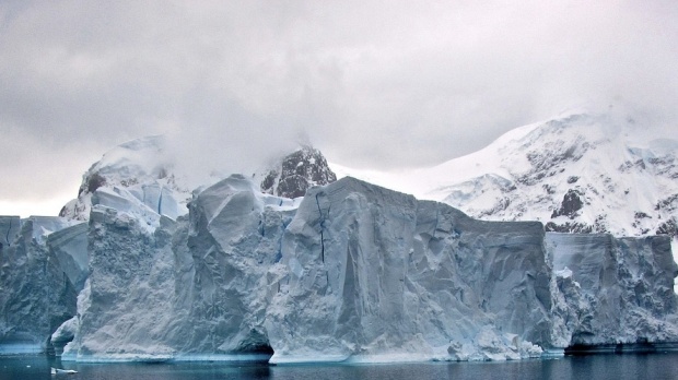 Calota glaciară arctică s-ar putea subţia într-un ritm mai rapid decât se estimase (studiu)