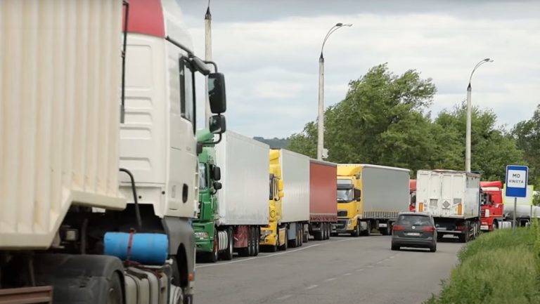 Noi restricții pentru traversarea frontierei pentru camioanele cu containere la vama Cahul-Oancea