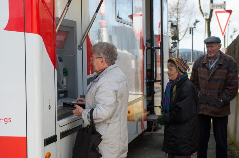 În satele din Germania “mobile banking” înseamnă camion bancă