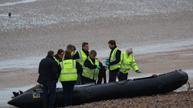 Garda de coastă franceză a salvat 31 de migranţi care încercau să ajungă în Anglia traversând Canalul Mânecii