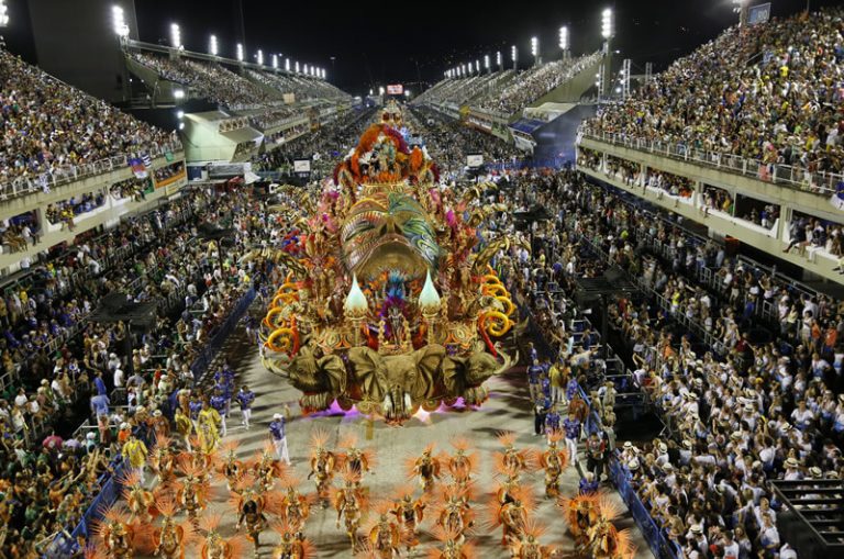 Brazilia : A început Carnavalul de la Rio