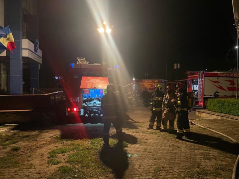 FOTO// Incendiu la Casa Radio din Chișinău. S-au aprins serverele