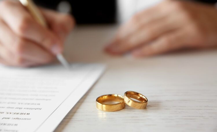 Notarii vor putea înregistra căsătoriile
