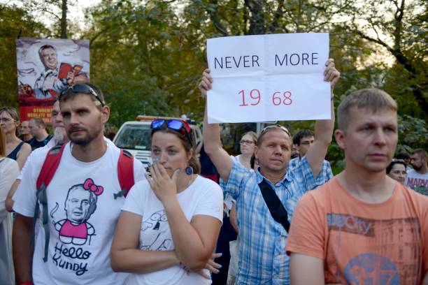 Manifestații în fața ambasadei Rusiei din Cehia, la 50 de ani de la înăbuşirea “Primăverii de la Praga”