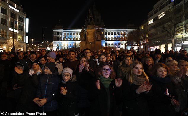 Proteste la Praga împotriva guvernului condus de conservatorul Petr Fiala şi a sărăciei