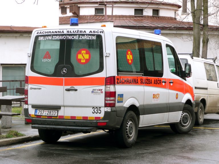 Patru morţi după ce un elicopter s-a prăbuşit peste o uzină în vestul Cehiei