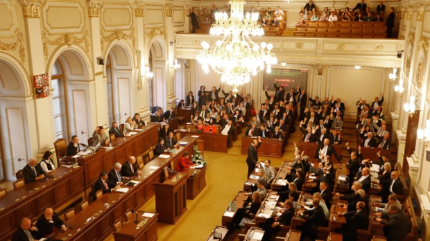 Deputaţii cehi au adoptat un proiect de lege ce vizează străinii care au încălcat drepturile omului
