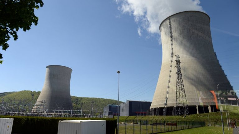 Franţa: Patru reactoare ale unor centrale nucleare, oprite din cauza caniculei