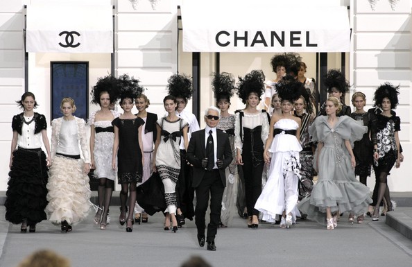 Săptămâna Modei de la Paris a fost încheiată de colecţia Chanel