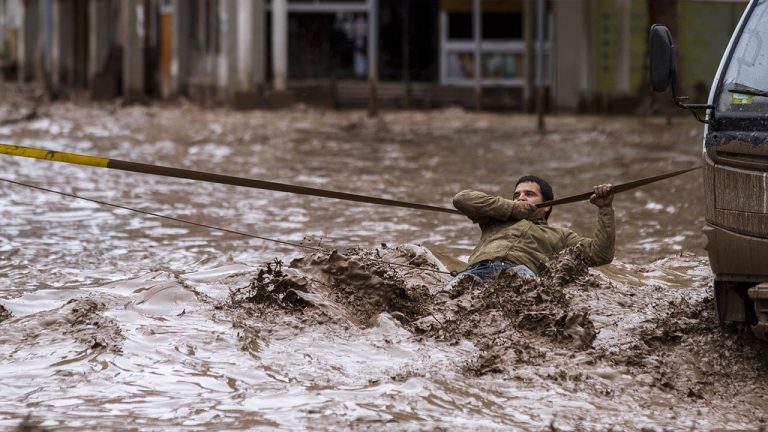 Doi morţi şi trei dispăruţi după inundaţii în centrul Chile