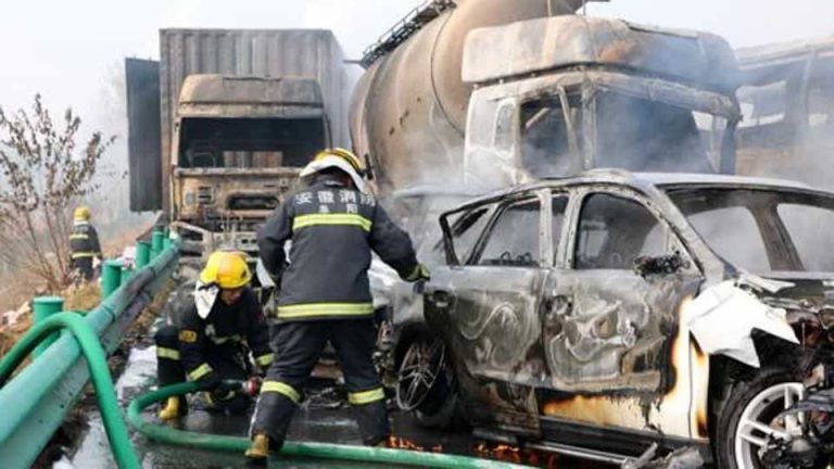 Cel puţin 14 morţi şi 27 de răniţi într-un accident cu zeci de maşini implicate în nord-vestul Chinei