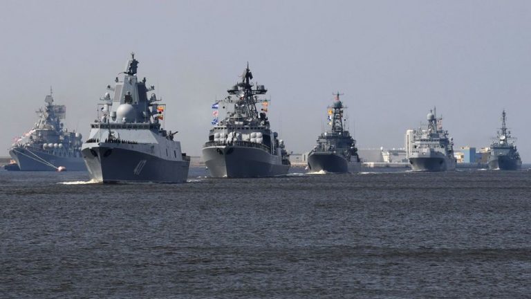 Două nave militare ruse au ajuns în China pentru exerciţii comun