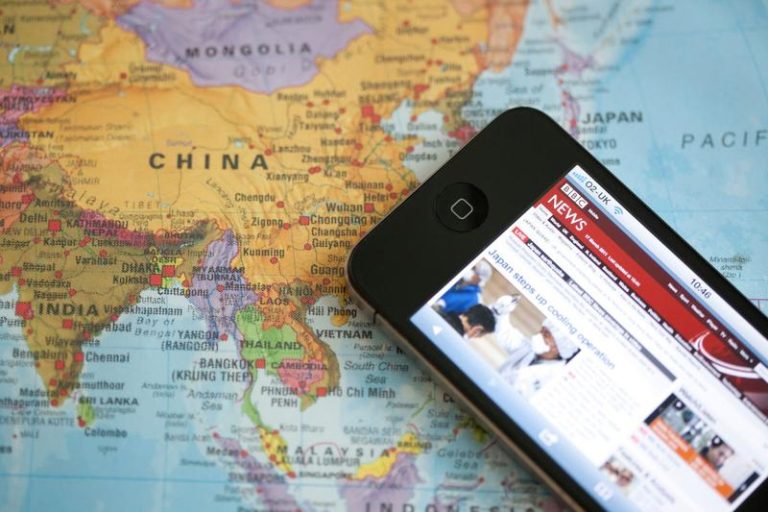 În curând, muncitorilor din China li se va interzice folosirea telefoanelor mobile la serviciu
