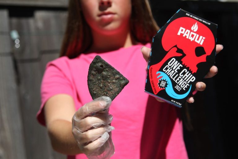 Un adolescent american a murit după ce a mâncat chipsuri extrem de iuţi, după o ‘provocare’ online