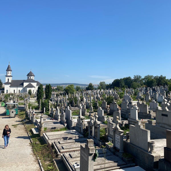 Orașul din România unde sute de morminte vor fi mutate din cimitir pentru a face loc unor blocuri