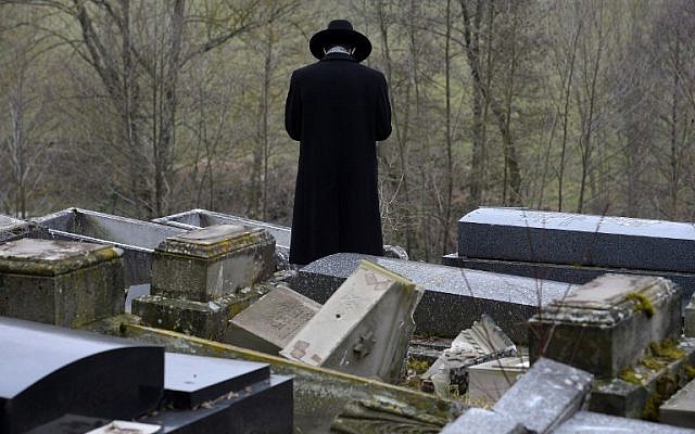 Danemarca: Zeci de morminte funerare dintr-un cimitir evreiesc au fost vandalizate