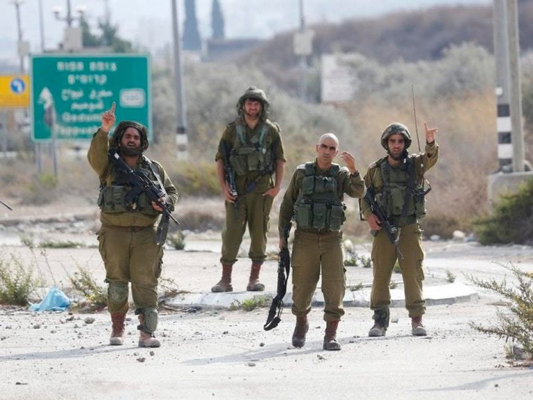 Patru militanţi palestinieni suspectaţi de activităţi teroriste, arestaţi în Cisiordania