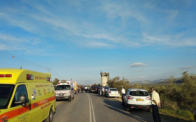 Cisiordania : Doi morţi şi trei răniţi într-un atentat cu maşină-berbece
