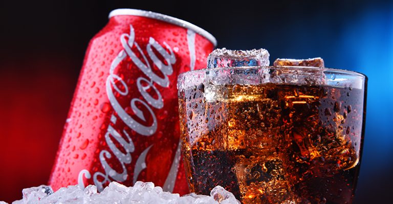 Cum se produce Coca-Cola falsă. ‘Bine că nici măcar nu consum produsul original’ – VIDEO