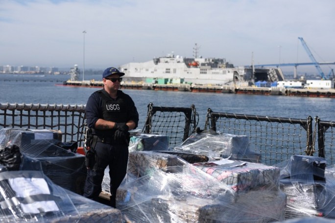 Confiscarea unei tone de cocaină în largul insulelor Canare pe ‘noua rută africană a traficului de droguri’