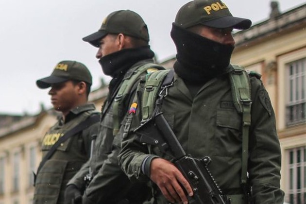 Exhumarea dintr-o groapă comună din nord-vestul Columbiei a unor civili ucişi de armată