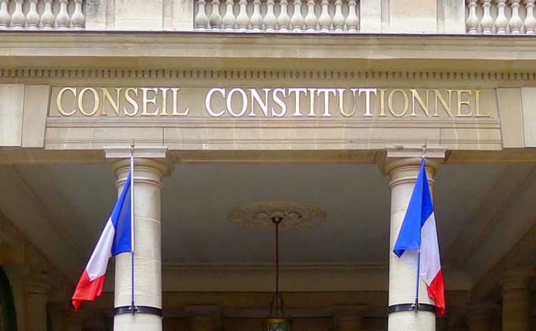 Consiliul Constituţional francez a validat o lege prin care Parchetul este subordonat ierarhic Ministerului Justiţiei
