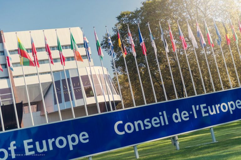 Consiliul Europei constată o tendinţă în creştere a intimidării jurnaliştilor şi a controlului politic al informaţiilor din presă