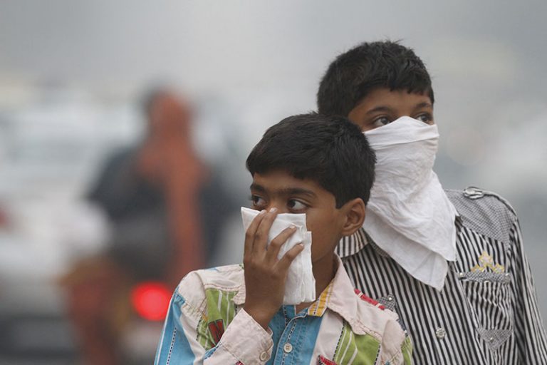 Peste 90% dintre copiii din lume respiră un aer toxic (OMS)