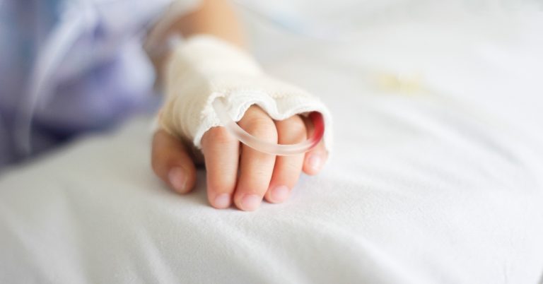 Un copil internat cu pneumonie a murit în condiții suspecte într-un spital din Orhei