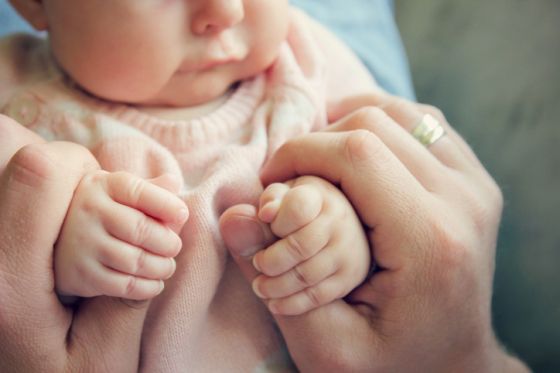 Parlamentul European adoptă noi drepturi pentru taţii copiilor nou-născuţi