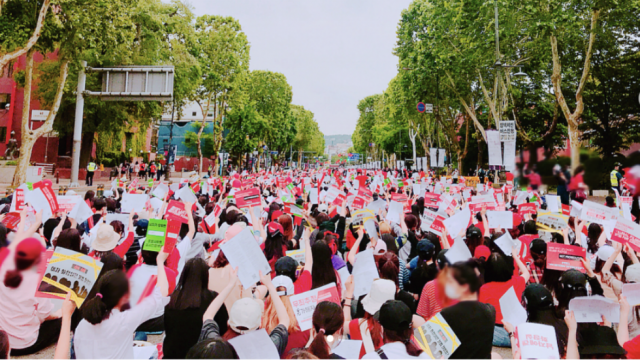 Coreea de Sud: Zeci de mii de femei au participat la Seul la o manifestație împotriva “pornografiei prin camerele-spion”