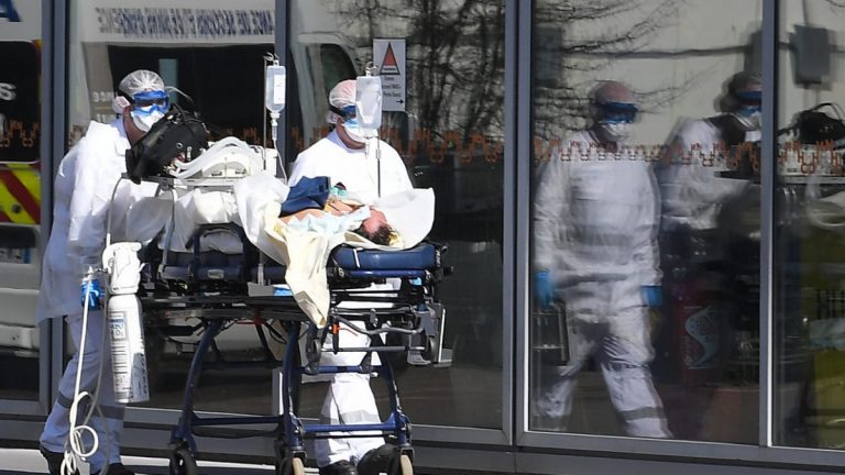 Bilanţul victimelor de COVID-19 urcă din nou în Franţa, cu 263 de decese în 24 de ore
