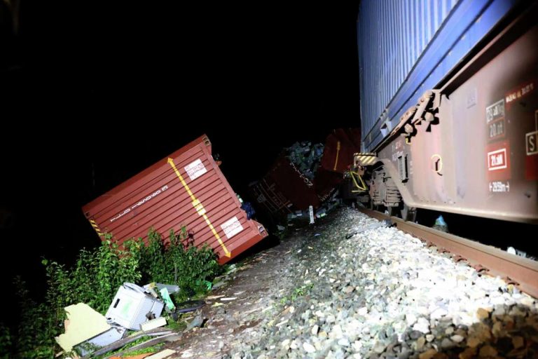 Trei morţi şi 11 răniţi, din care opt cetăţeni străini, în coliziunea a două trenuri în Croaţia