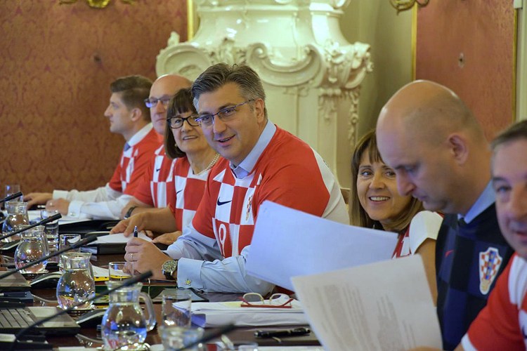 Croația: Miniștrii, în tricouri ale echipei naționale de fotbal, la ședința de Guvern