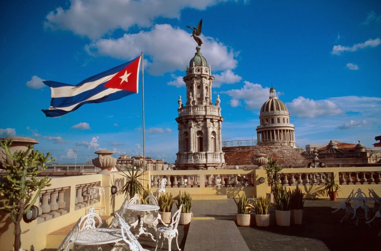 Congresmenii democraţi americani vizitează Cuba