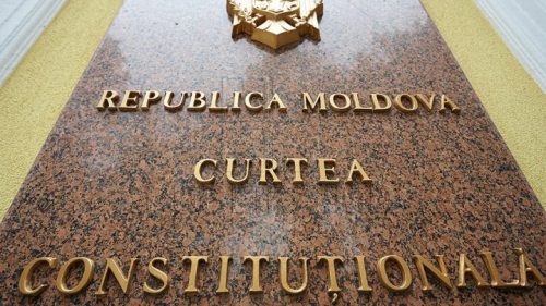 Zeci de ONG-uri cer demisia tuturor judecătorilor Curţii Constituţionale a Republicii Moldova
